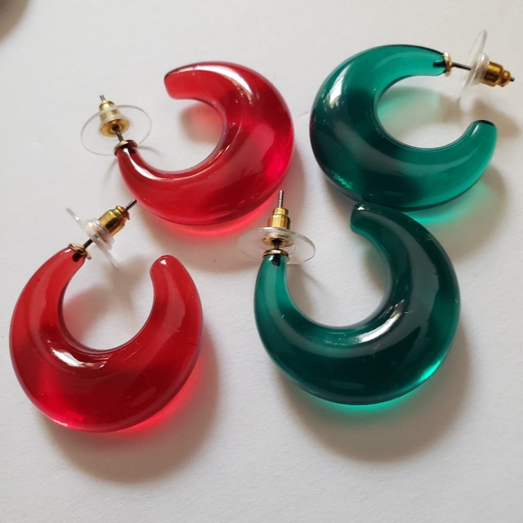 10 Pairs of Joan Rivers Lucite Hoop Earrings - Picture 11 of 16